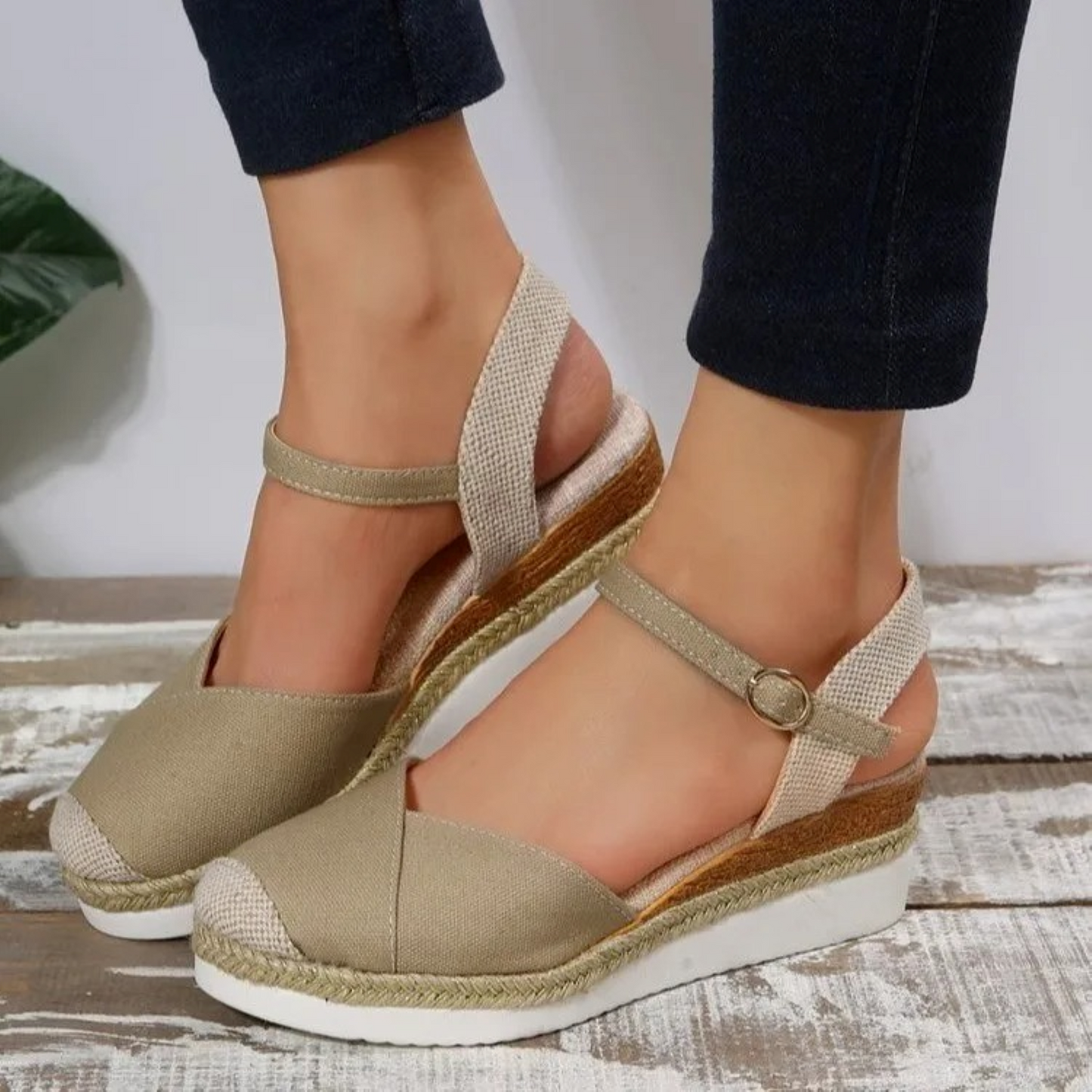 Summer Breeze | dames sandalen met gespsluiting en gesloten teen