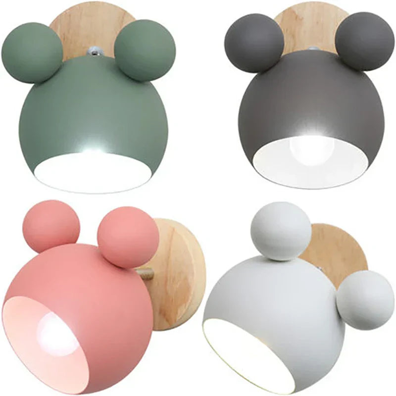 Minimalistische wandlamp met speels bolvormig design