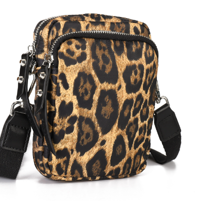 Leopard-Print Slingertas