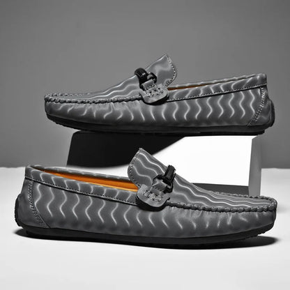 Rowan - Glanzende moderne loafers met golfontwerp